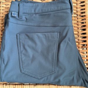 Lululemon - ABC Slim-fit Pocket Pant - Size 33/37